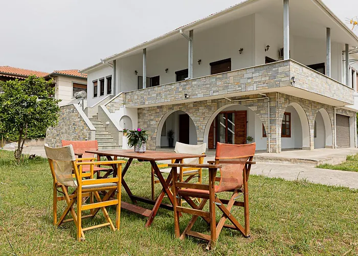 Апартаменты Arches Агрия